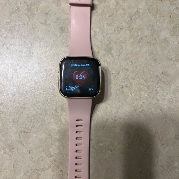 40mm pink Fitbit Versa 2. Excellent condition!